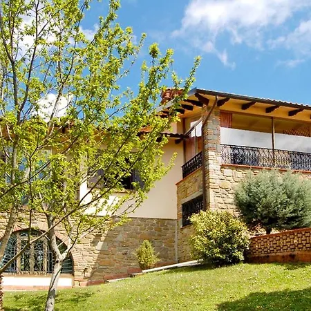 Villa Sleeps 6 Pool Wifi