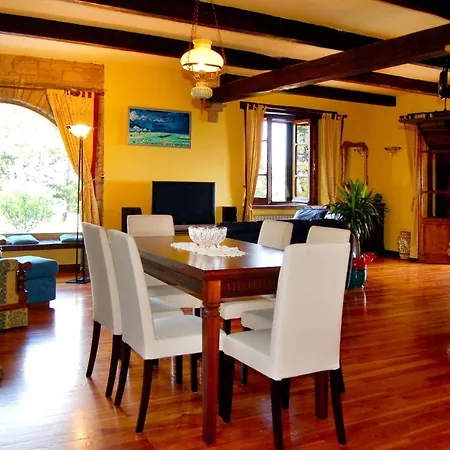 Villa Sleeps 6 Pool Wifi *